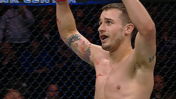 Myles Jury contre Mike de la Torre