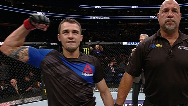 Myles Jury contre Mike de la Torre