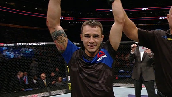 Myles Jury contre Mike de la Torre