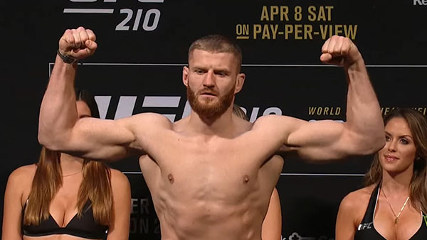 Patrick Cummins contre Jan Blachowicz