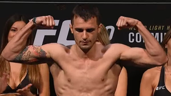 Myles Jury contre Mike de la Torre