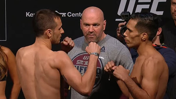 Myles Jury contre Mike de la Torre