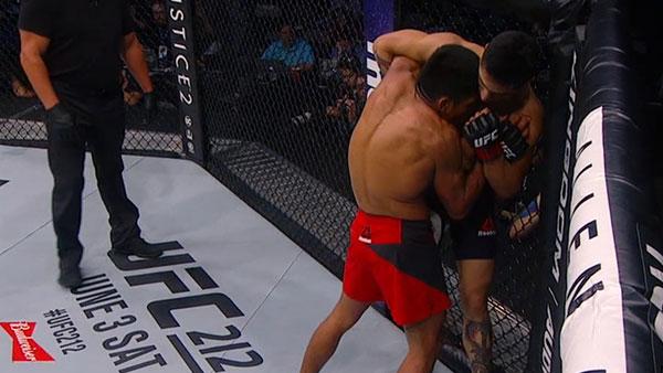 Gabriel Benitez contre Enrique Barzola