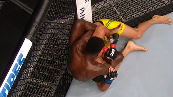 Aljamain Sterling contre Renan Barao