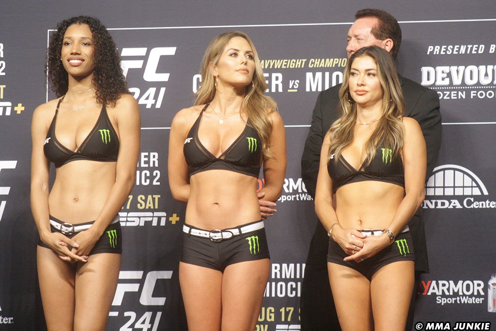 UFC 241 Octagon girls