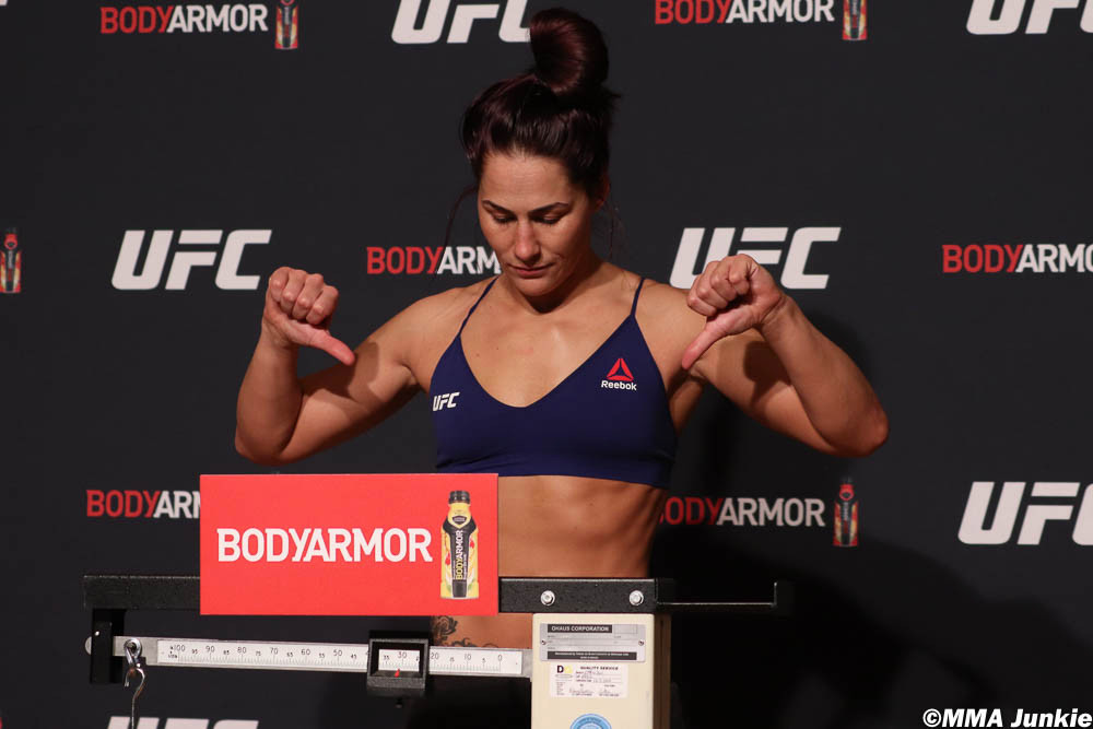 Jessica Eye contre Viviane Araujo