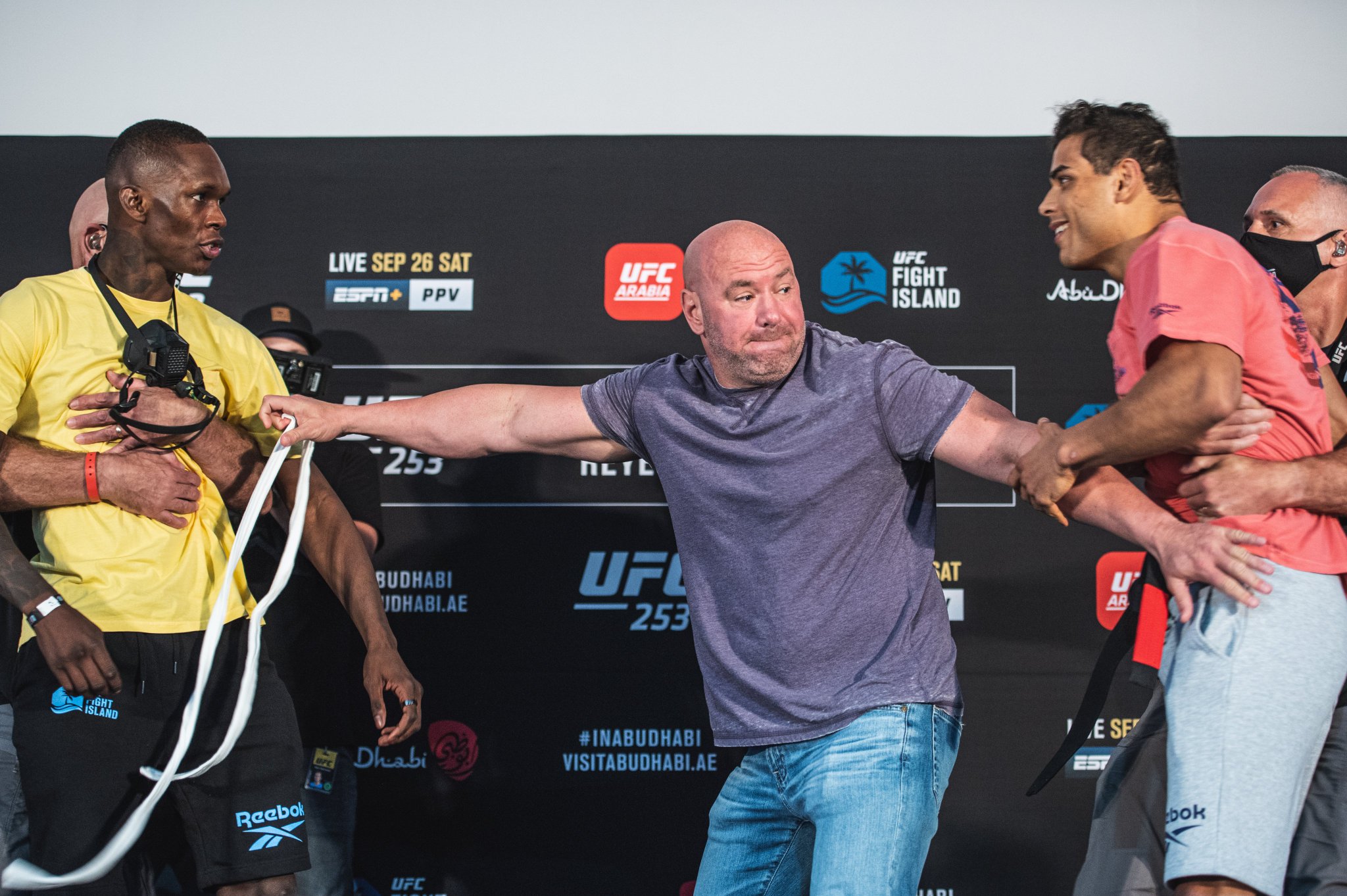 Israel Adesanya contre Paulo Henrique Costa