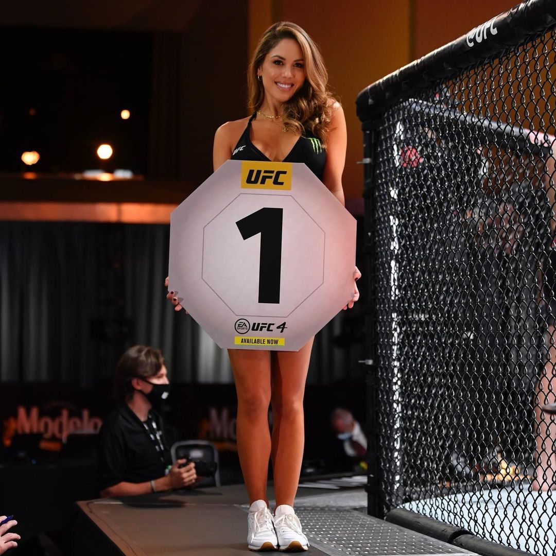 UFC 255 : octagon girls