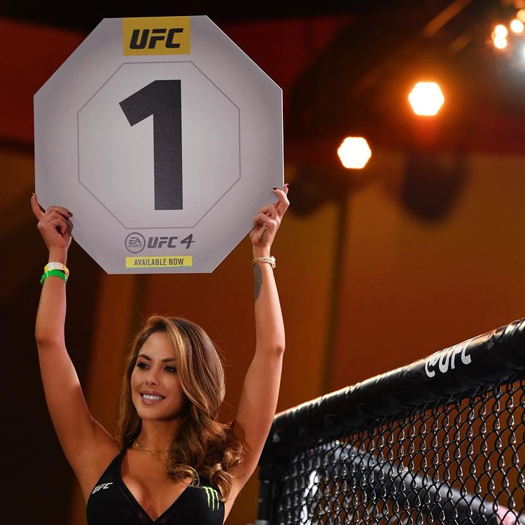 UFC 255 : octagon girls