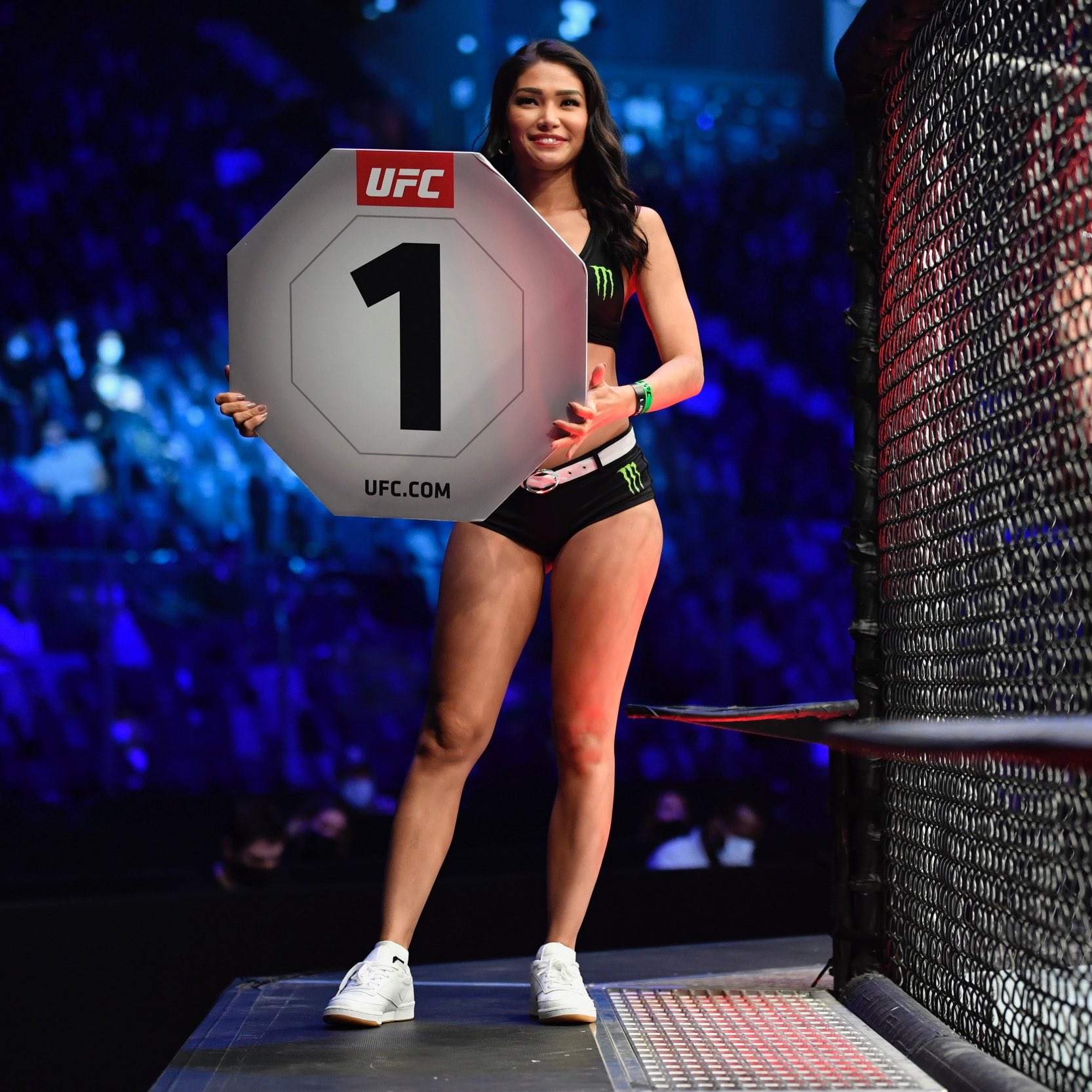 UFC 257 : octagon girls