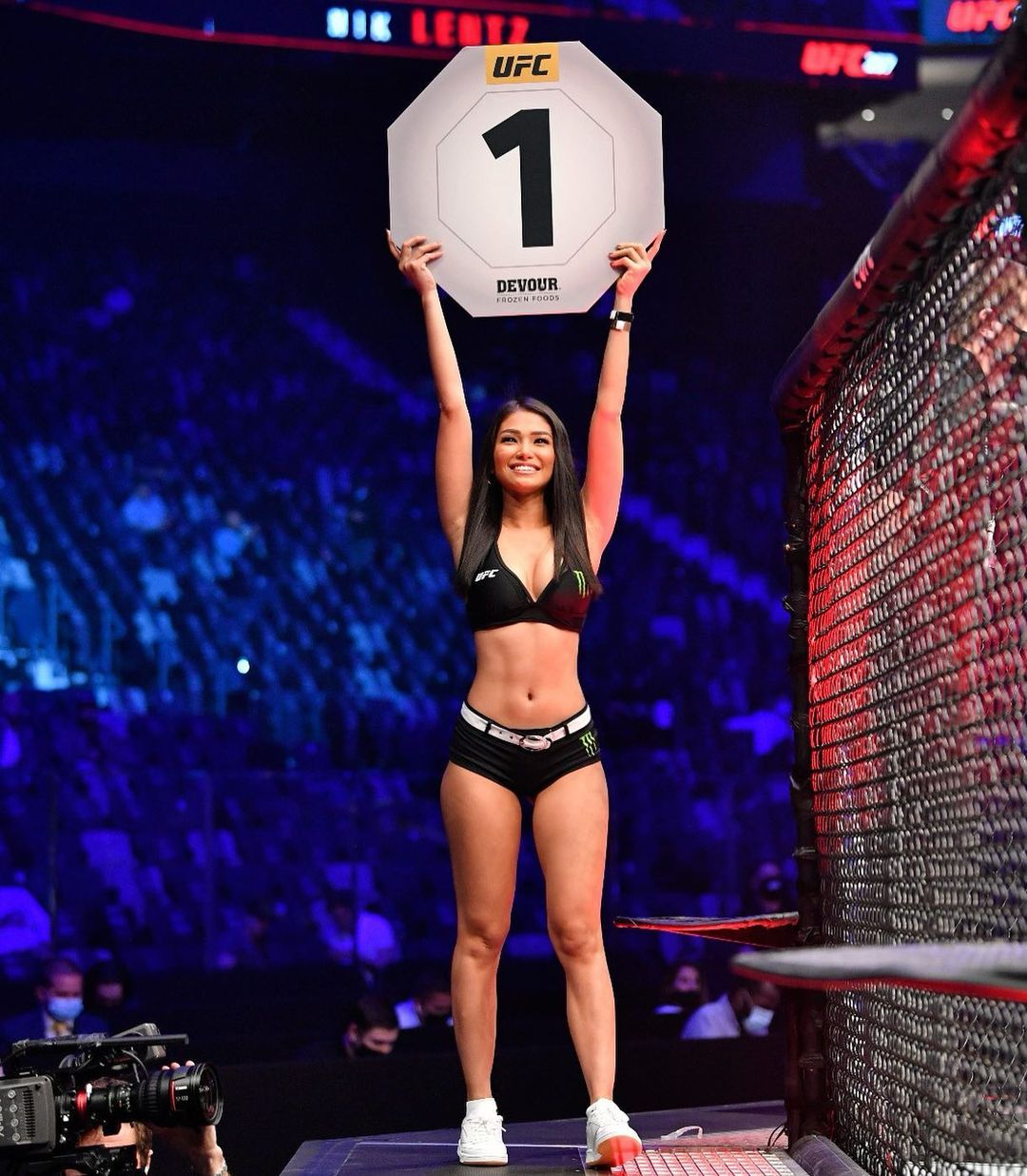 UFC 257 : octagon girls