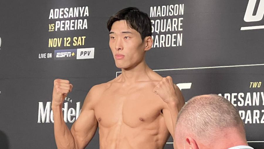 UFC 281 - Seung Woo Choi