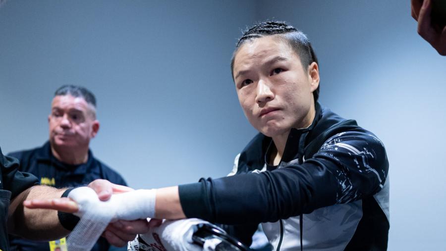 UFC 281 - Carla Esparza vs Weili Zhang