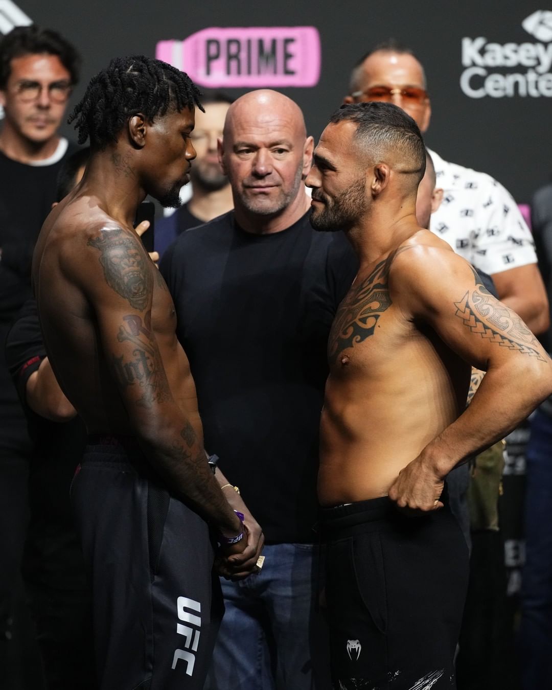 UFC 287 - Kevin Holland vs Santiago Ponzinibbio