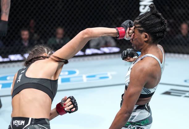 UFC 289 - Maria Oliveira vs Diana Belbita